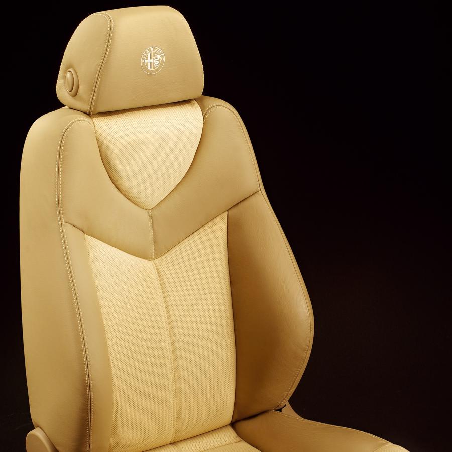 Интерьер Alfa Romeo GT Collezione (937C) 2005 года  (фото 2 из 4)